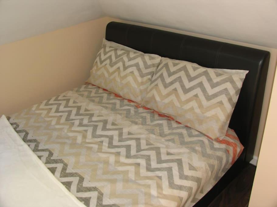 Modern Cosy Private Studio, Wifi, Ip-Tv, Must See 롬포드 외부 사진