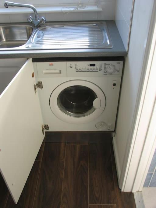 Modern Cosy Private Studio, Wifi, Ip-Tv, Must See 롬포드 외부 사진